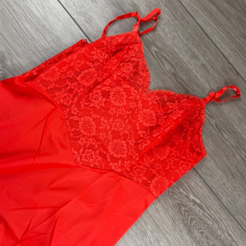 Vanity Fair Womens Full Slip Lace Bodice Hem Red 36